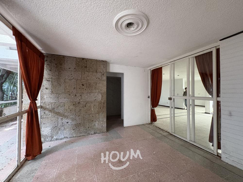 Casa En Colinas De San Javier, Guadalajara Con 7 Recámaras, 1305 M², Id: 151607