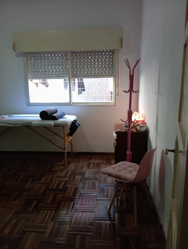 Vendo Amplio Apartamento 2 Dormitorios, Con Renta En Excelente Ubicacion A Metros De La Rambla. Barrio Sur