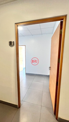 Box 29 M² Con Dos Privados En Edificio Médico Nuevo Prado