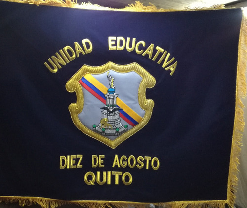 Imagen 3 de 8 de Bandera De Terciopelo Con El Escudo Bordado