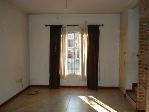 Duplex En Venta En Monte Grande Con Cochera