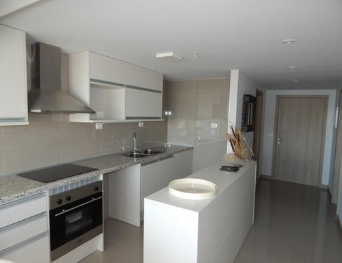 Venta De Apartamento 1 Dormitorio Y Medio En Playa Mansa