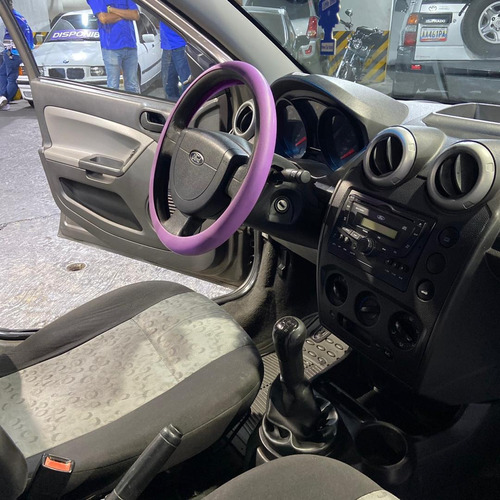Imagen 4 de 12 de Ford Fiesta Max Sinc Año 2010