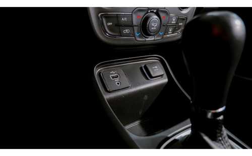 Jeep Compass 2.0 16V FLEX LONGITUDE AUTOMÁTICO