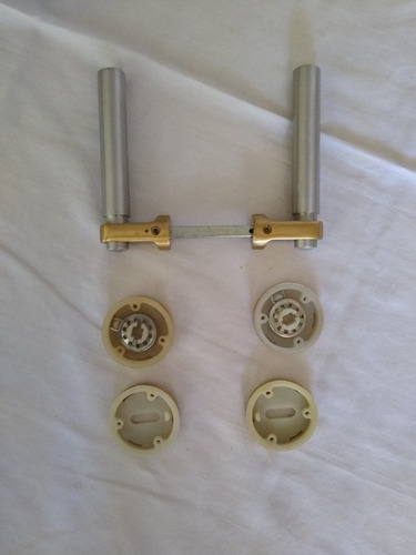 Imagen 2 de 2 de Manijas De Puerta En Acero Satinado Y Bronce Nueva Unica
