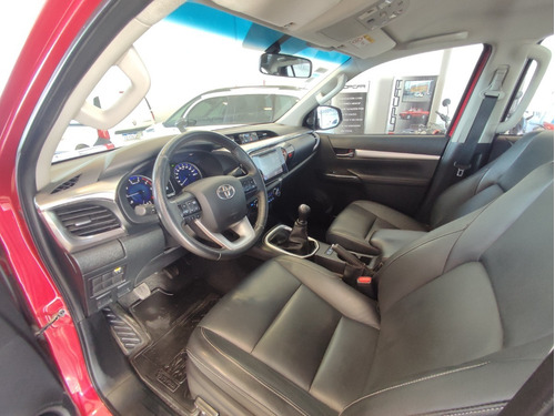 Imagen 19 de 24 de Toyota Hilux Srv Cuero 4x2 Mt
