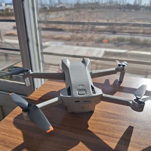 Dji Mini 3 Fly More Combo Con Cámara 4k 3 Baterías Gris (Usado)