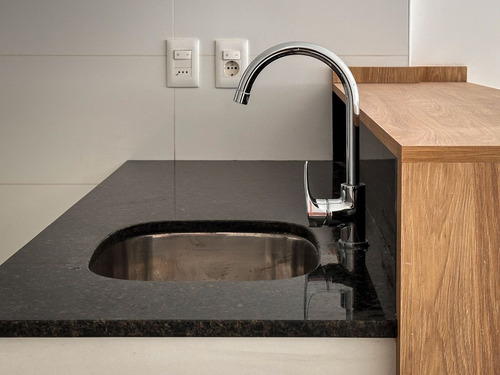 Venta Apartamento De 2 Dormitorios Con Garaje Y Balcón Piso 7 Libre Para Ocupar En Agosto