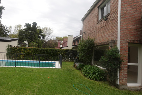 Excelente Casa En Pequeño Y Exclusivo Barrio Cerrado!