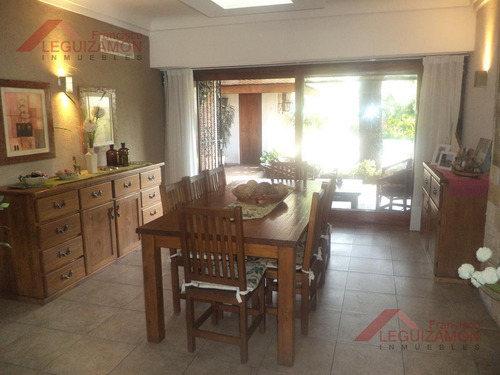 Imagen 12 de 20 de Chalet - 470m2 - De Categoria - Jardin Parquizado - Quincho - Piscina