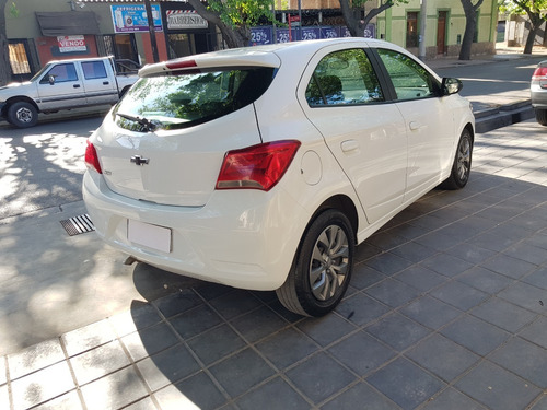 Imagen 4 de 10 de Chevrolet Onix Joy 1.4 5ptas Black 98cv (l19) 2020 / Nafta