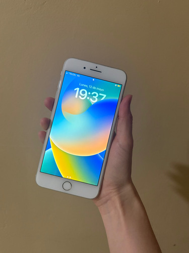 iPhone 8 Plus + Cargador (Usado)