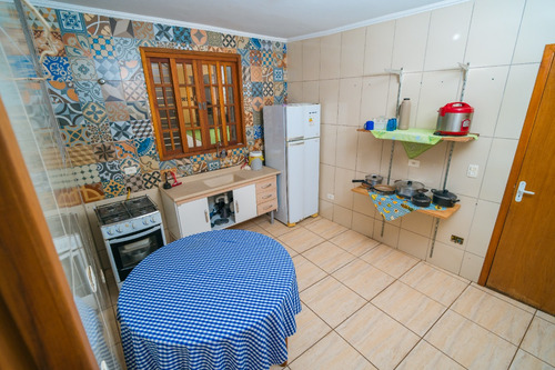 Vendo Belíssima E Encantadora Chácara!!! Com Duas Casas, Com Dois Salões De Festa E Muito Mais, Confira A Descrição Abaixo.