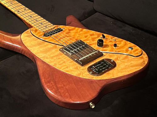 Guitarra Única - Acústica/eléctrica - Luthier Dorcas Stoll Diestro Terracota Maple (Usado)