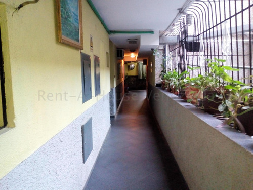Hotel En Venta Macuto #24-24065 Johana Blanco