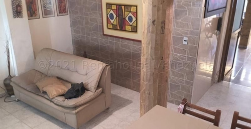 Imagen 2 de 8 de Gustavo Zavala Rentahouse 22-22738