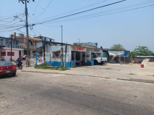 Se Vende Terreno Con Construcción En Col. Brunet, Nanchital