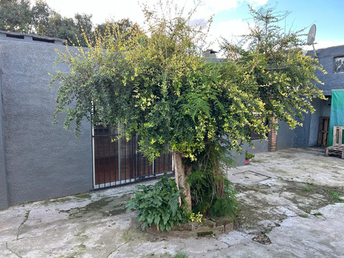 Vendo Buena Ubicacion Casa+2 Apartamentos+galpon Con Baño, 600m2 De Terreno/ Construidos Mas De 250 M2
