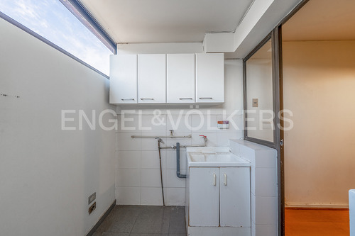 Departamento En Venta En Vitacura, Excelente Ubicación
