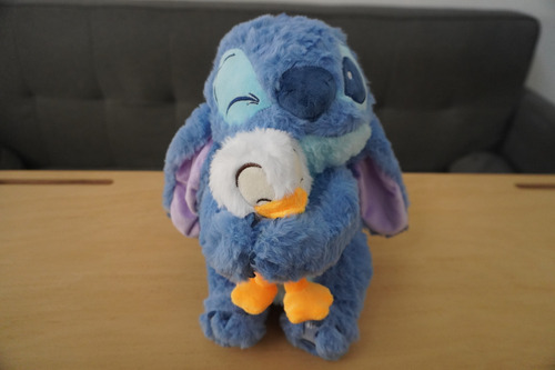 Peluche Stitch Con Patito 30cm Celeste