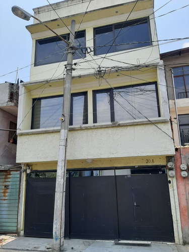 Casa En 3ra. Cerrada De Cobreloa, Col. Arboledas Del Sur