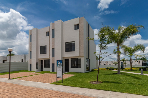 Imagen 2 de 14 de Venta De Casa Frente Alberca 15 Minutos De Galerías Cuerna