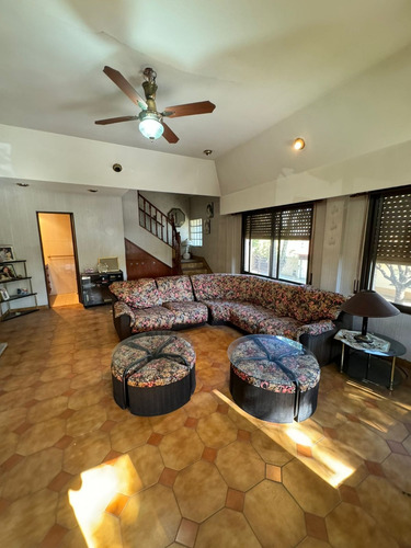 En Venta Piso Unico 6 Amb C/ Cochera, Balcones, Patio, Terraza Y Quincho En Lanus O (441)