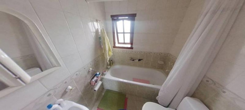 Imagen 10 de 11 de Casa De Tres Dormitorios · Lote De 400 M²· Cochera, Pileta Y Jardín