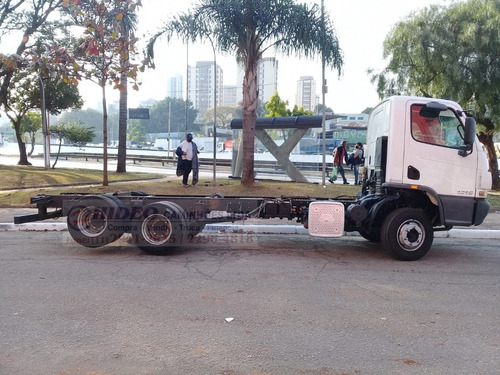 Imagem 9 de 10 de Accelo 1316 Truck 2016 Com Ar
