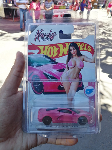 Corvette Rosa Karely Ruiz Hot Wheels Custom 