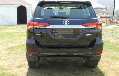 Mica Trasera O Stop Toyota Fortuner Dubai 2pzas 2017 A 2019