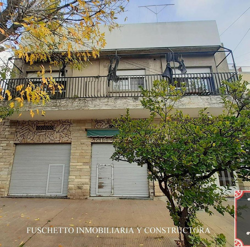 Venta De Propiedad Con 3 Departamentos  2 Locales Y Cochera En Tapiales.