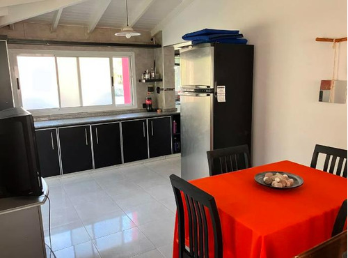 Casa En Venta Barrio Haras Maria Elena 4 Ambientes Fondo Libre Piscina