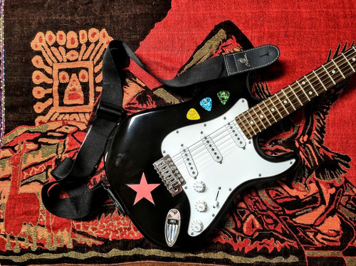 Imagen 2 de 2 de Correa Negra Lisa Para Guitarra De Polipropileno C/logo