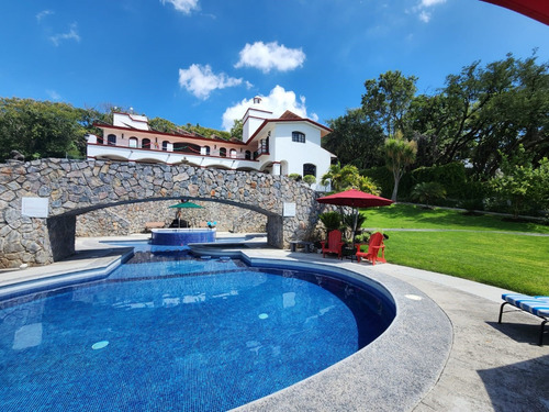 Venta De Casa Quinta Princesas De Terreno Y Jardín Enorme Con Alberca, Jacuzzi Y Plaza De Amenidades. Vistas Expectaculares Y Casa Monumental Fracc Rancho San Diego En Ixtapan De La Sal Edomex