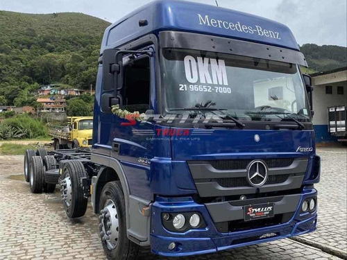 Imagem 2 de 8 de Mercedes Benz 3030 0km 2022 Azul