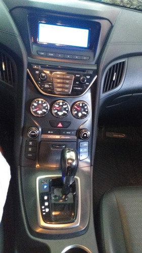 Imagen 13 de 15 de Hyundai Genesis 2014 3.8 Coupe 300cv 8at