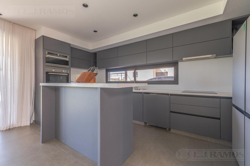 Impecable Casa Con Hermosa Vista A Laguna En Canton Norte - Escobar - Pg