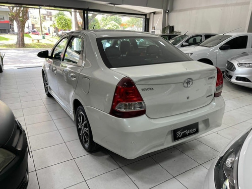 Imagem 4 de 10 de Toyota Etios 2018 1.5 16v Platinum Aut. 4p