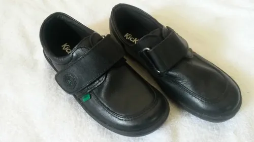 Bellos Zapatos Colegiales