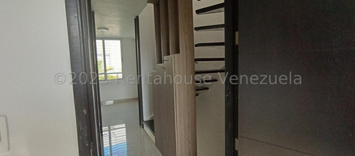 Hermoso Townhouse En Venta En El Este De Barquisimeto, 2 4 4 1 Con Vigilancia Privada, Vestier, 7 9, Areas Sociales, Maritza, Bella Terraza, Piscina, Lucena, Maletero.