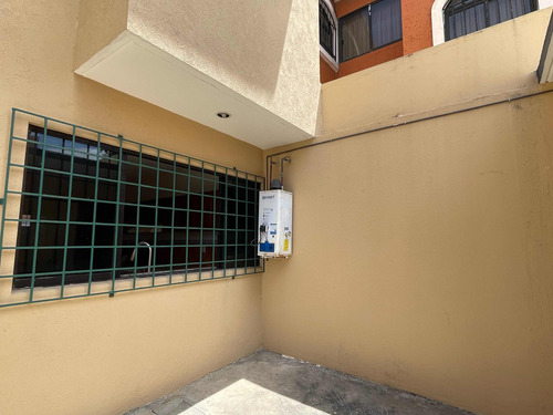 Casa De Dos Niveles En Venta En El Fracc. Virginia En Boca Del Río, Veracruzubicada En Uno De Los Fraccionamientos De Mayor Plusvalía En El Puerto De Veracruz, A 50m De La Ave. Juan Pablo Ii