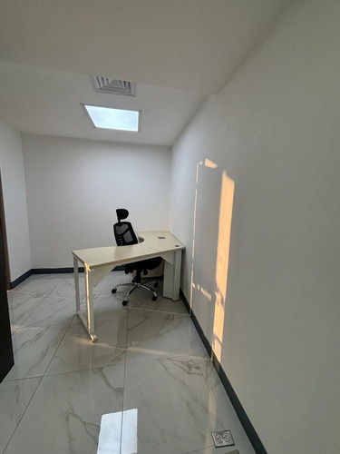 Oficina Renta, Novo Emerald Business And Health Center.