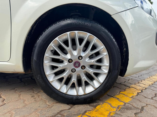 Fiat Punto 1.6 Essence 16v Flex 4p Automatizado