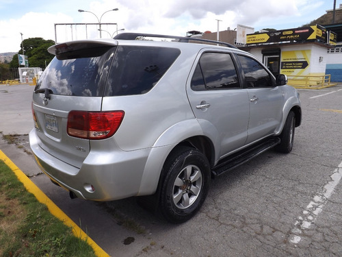 Toyota Fortuner .