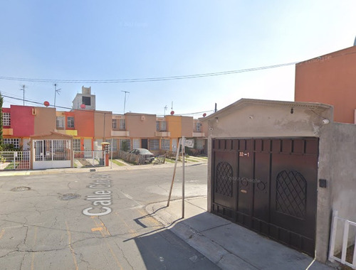 Casa En Remate Bancario Ubicada En Calle Cto 34, Col. Héroes De Tecámac, Ojo De Agua, Méx. Sk04