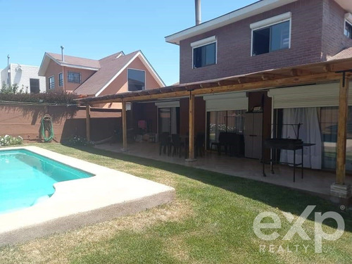 Casa En Venta De 4 Dorm. En Algarrobo