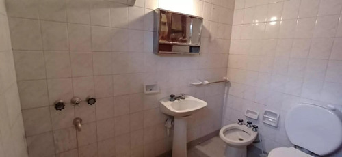 Casa En Venta - 2 Dormitorios 2 Baños - 249mts2 - Azul