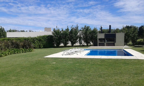Espectacular Propiedad En Barrio Privado En Alquiler