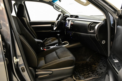 Imagen 8 de 15 de Toyota Hilux L/16 2.4 Dc 4x2 Tdi Sr 2018 La Plata 355